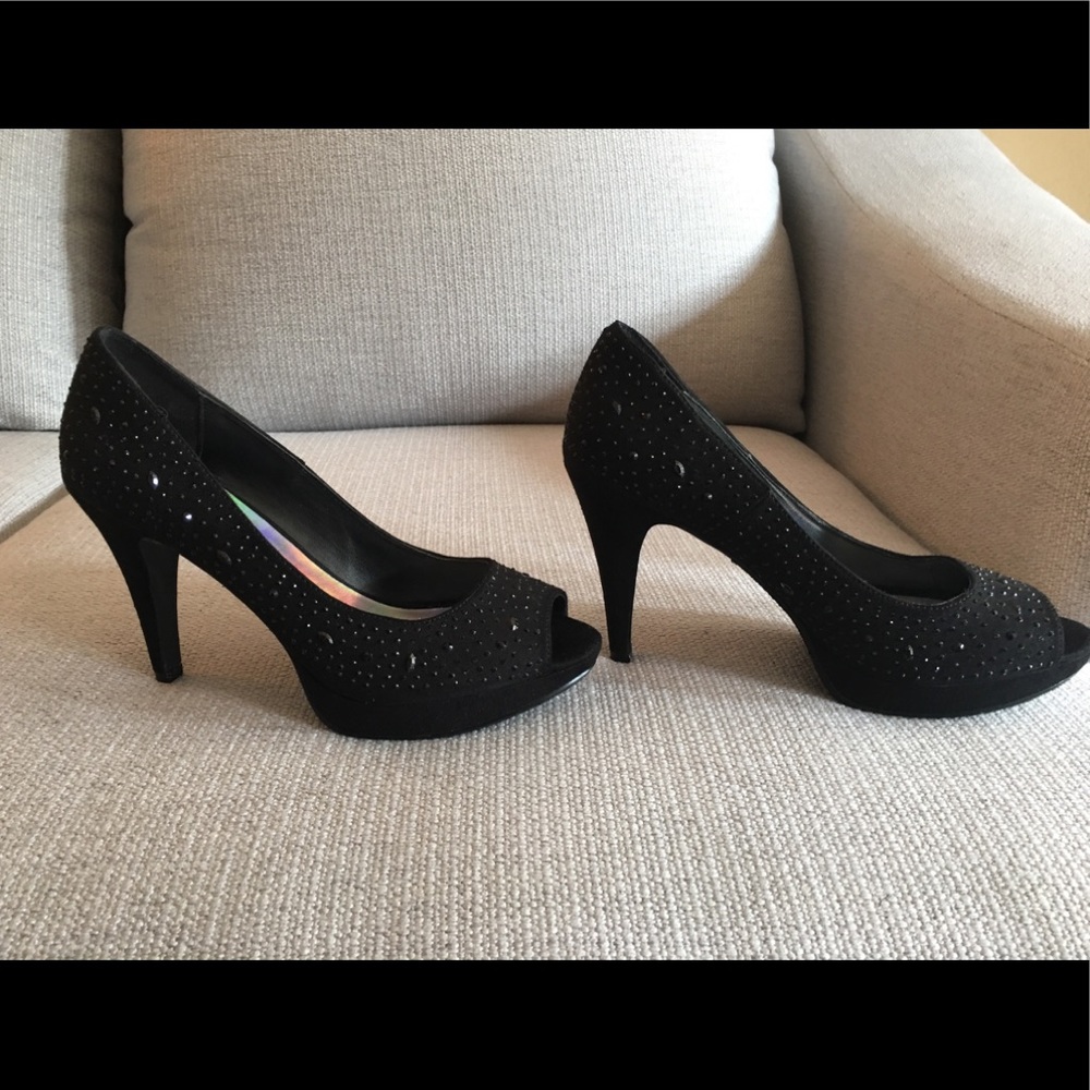 Black Heels Price Drop ⬇️